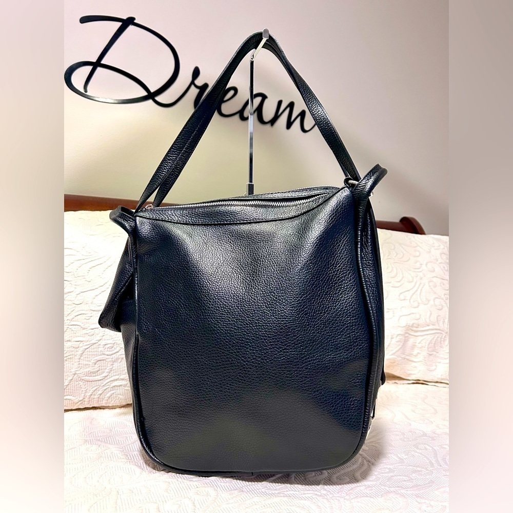 EUC CARLA FERRERI Black Leather Shoulder Bag/Backpack Convertible Bag.